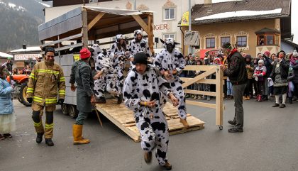 Faschingsumzug-Sillian_81Kuhausbruch_c-OsttirolHeute Faschingsumzug-Sillian_81Kuhausbruch_c-OsttirolHeute