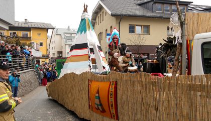 Faschingsumzug-Sillian_89Indianer_c-OsttirolHeute Faschingsumzug-Sillian_89Indianer_c-OsttirolHeute