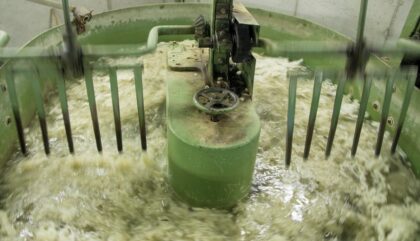 Schafwolle-RV Waschen 1_c-OsttirolHeute Schafwolle-RV Waschen 1_c-OsttirolHeute