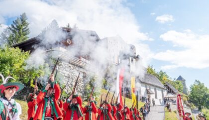 12 Eröffnung Burg Heinfels Schützensalve_c_Martin Bürgler
