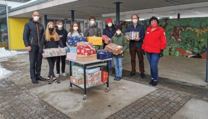 Weihnachtspakete Rotes Kreuz Gymnasium_c_ÖRK Inmann - Kopie Weihnachtspakete Rotes Kreuz Gymnasium_c_ÖRK Inmann - Kopie