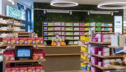 Bahnhofsapotheke-Lienz-160222_martinlugger_apotheke__09A2243 4c Bahnhofsapotheke-Lienz-160222_martinlugger_apotheke__09A2243 4c