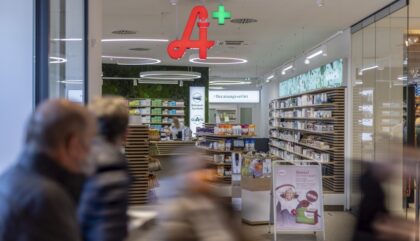 Bahnhofsapotheke-Lienz-220217_martinlugger_apotheke__09A3426 Bahnhofsapotheke-Lienz-220217_martinlugger_apotheke__09A3426