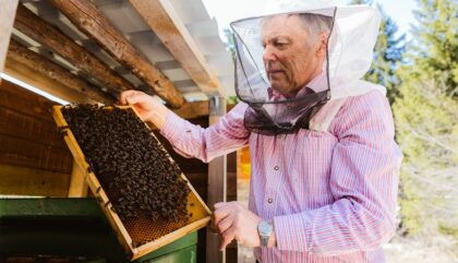 Imker Albert Mellitzer_c_Elias Bachmann (27) Imker Albert Mellitzer_c_Elias Bachmann (27)