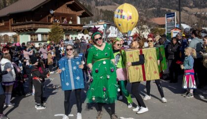 Sillian Fasching 2023_Weihnachtsgeschenke_c-OsttirolHeute Sillian Fasching 2023_Weihnachtsgeschenke_c-OsttirolHeute