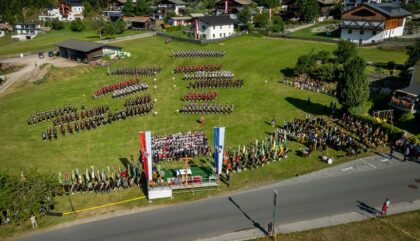 A Bataillonsschuetzenfest Oberland Pustertal 2024 Drohne_c_Toni Ausserlechner A Bataillonsschuetzenfest Oberland Pustertal 2024 Drohne_c_Toni Ausserlechner