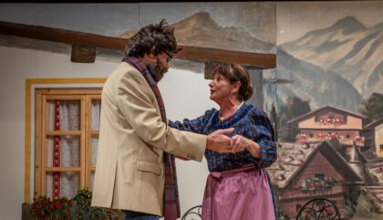 A Theatergruppe Ausservillgraten-2025 Liaba Loign als floign_c_Toni Ausserlechner (11) A Theatergruppe Ausservillgraten-2025 Liaba Loign als floign_c_Toni Ausserlechner (11)
