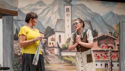 A Theatergruppe Ausservillgraten-2025 Liaba Loign als floign_c_Toni Ausserlechner (17) A Theatergruppe Ausservillgraten-2025 Liaba Loign als floign_c_Toni Ausserlechner (17)