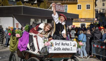 Das Grafenpaar beim Sillianer Faschingsumzug 2025 Das Grafenpaar beim Sillianer Faschingsumzug 2025