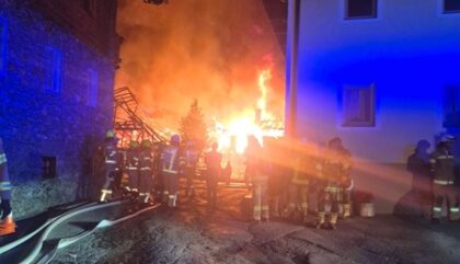 brand-bauernhof-bichl-matrei_c_bezirksfeuerwehrkommando-draxl5 brand-bauernhof-bichl-matrei_c_bezirksfeuerwehrkommando-draxl5